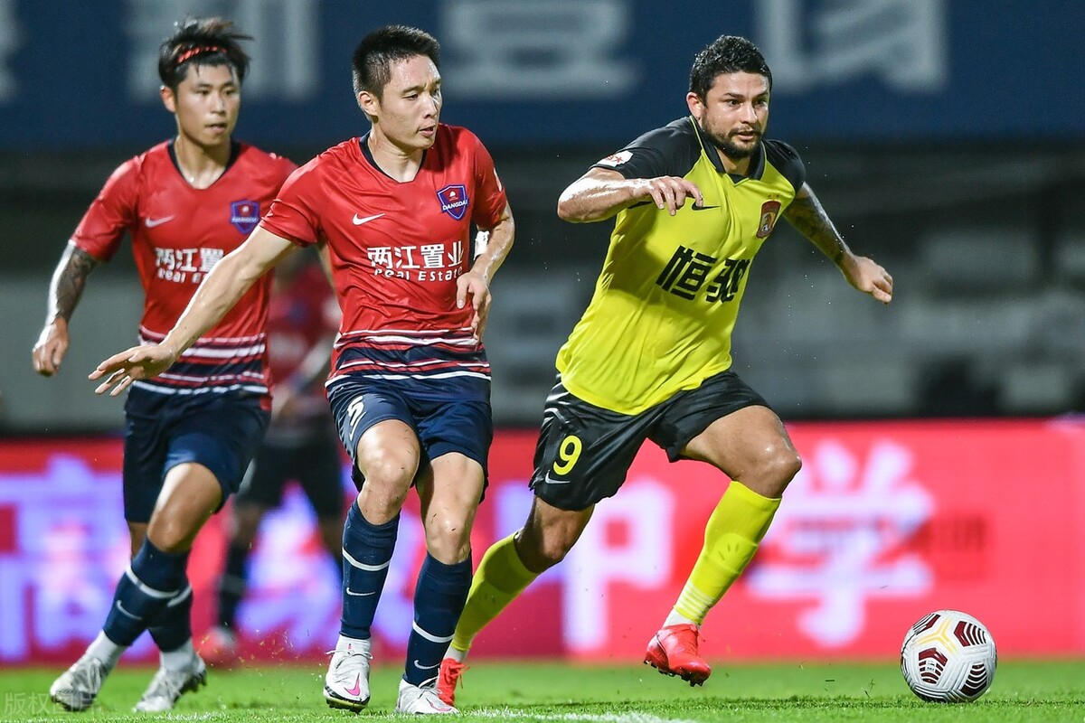 认同李毅的观点，输球真不能怪李铁——从中日双方的一次进攻说起