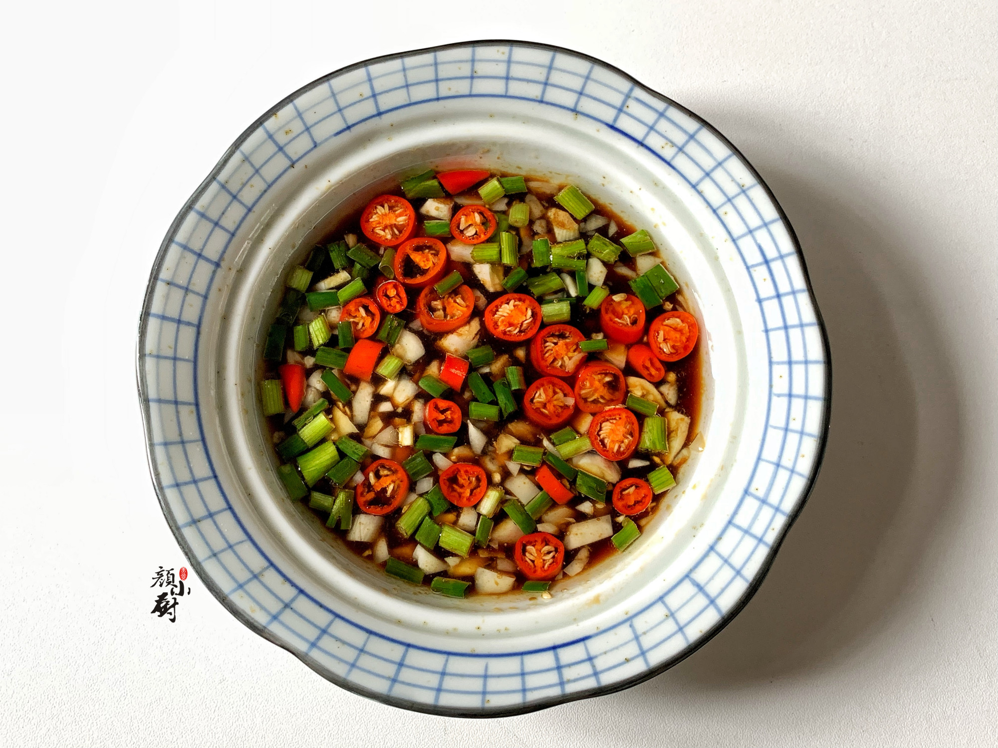 豆腐别再炖着吃了，教你懒人吃法，简单一拌，好吃到停不下来