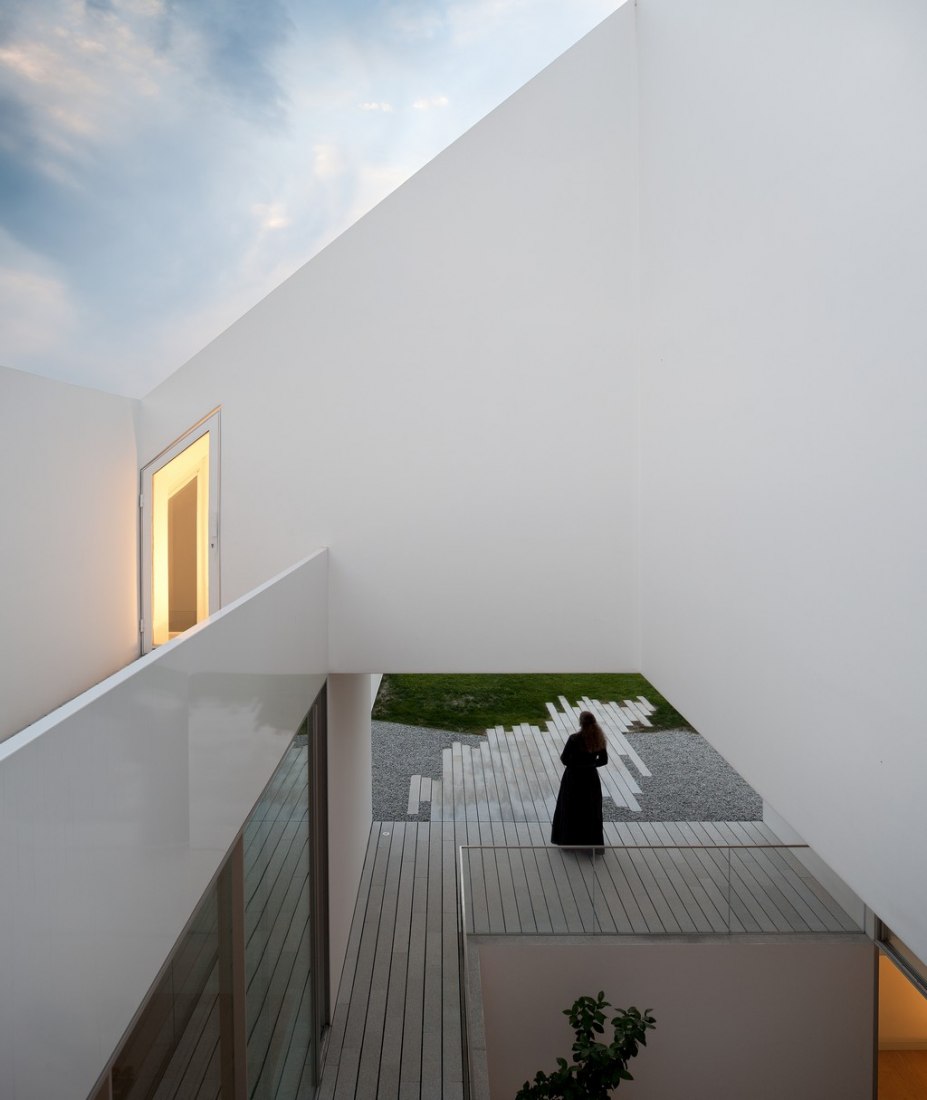 简约到极致的梦想白房子，Aires Mateus经典作品突破了时空界限