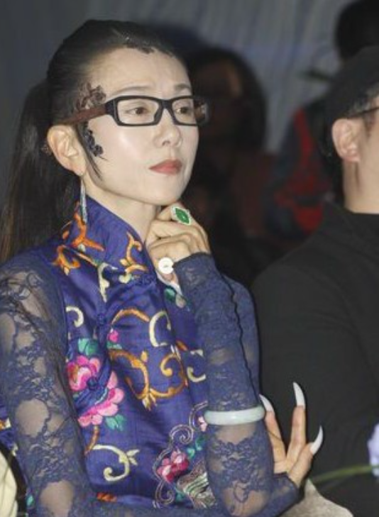 容貌出众，60岁却不生孩子的6位女星，杨丽萍为
