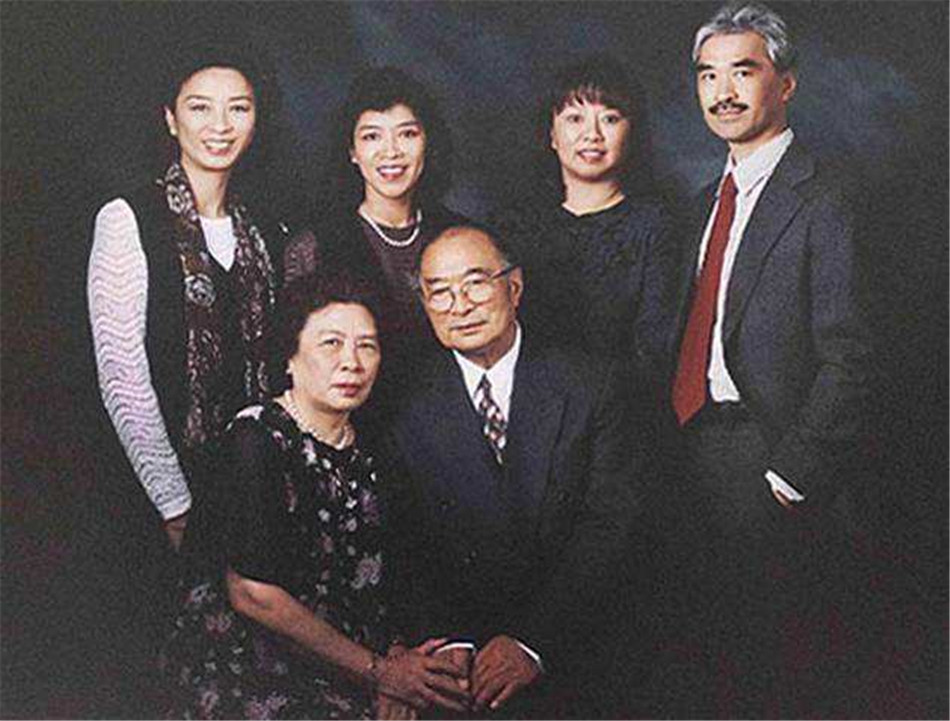 911事件中的华裔空姐：临死前的电话，救无数人，被奉为英雄