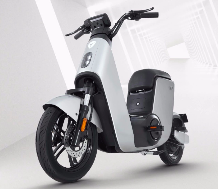 雅迪冠能二代dv6评测:搭载400w智感中置电机,续航可达100公里