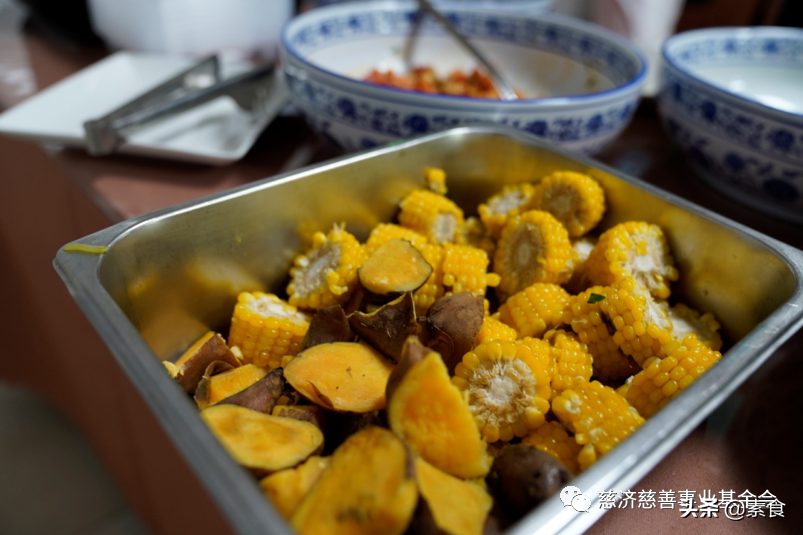 湖南中医药大学附属医院开起了素食餐厅，试营业日就人气满满