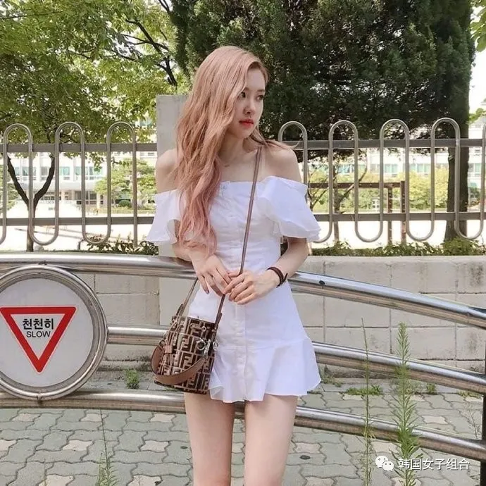 很多女生向往的完美身材,身材管理超棒的这位女团爱豆
