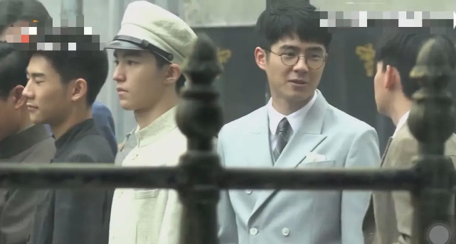 " 1921 " the road is appeared, wang Junkai wears outfit of student of the Republic of China yawn is ceaseless, liu Hao Ran dresses up gent