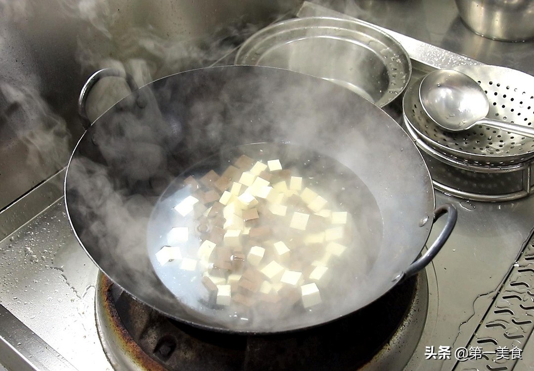 图片[7]-爱吃豆腐的要收藏了 大厨教你在家做鸭血豆腐汤 口感鲜嫩又清汤-起舞食谱网