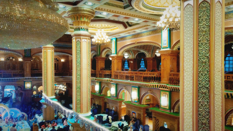 Travel Notes in Xinjiang: I was attending a Uzbek wedding, but I saw a luxury hotel in Kashgar