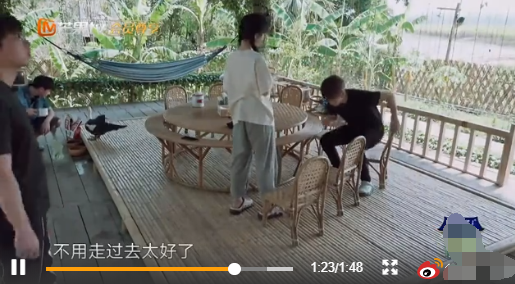 任嘉伦对谭松韵就是不一样，《向往的生活》偷