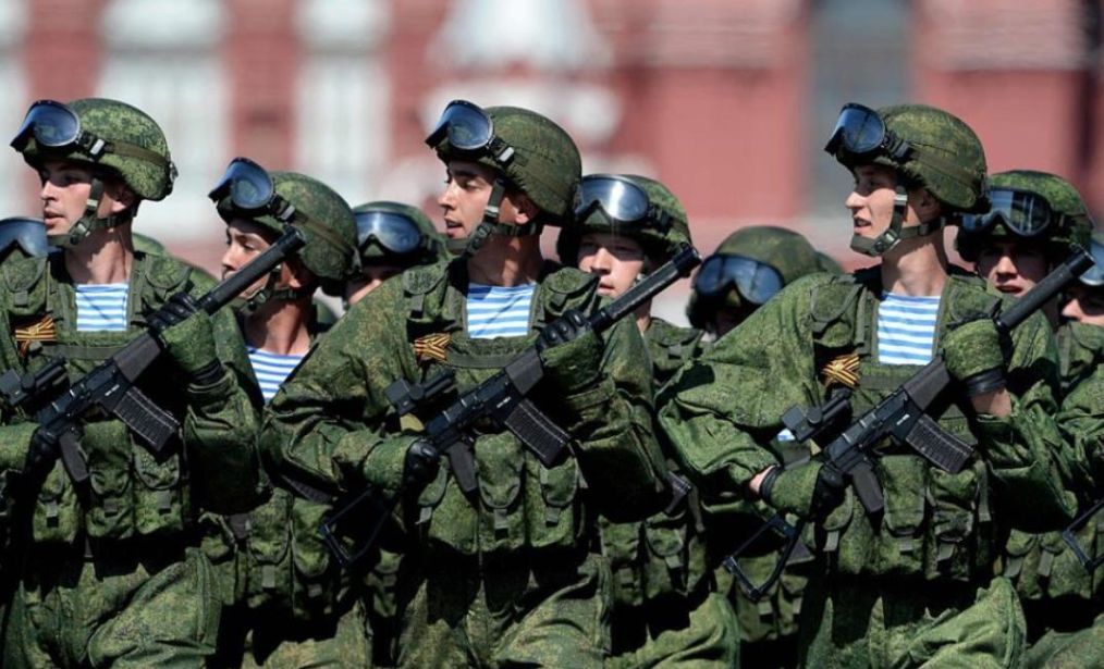 战斗民族绝不低头，普京总统不惧疫情，红场大