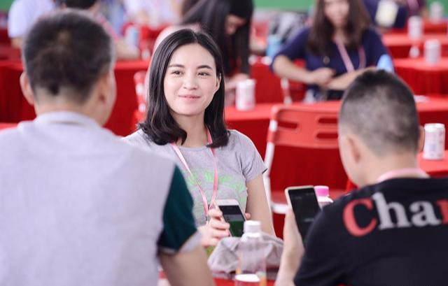 日本仿生女机器人出来了，中国3000多万光棍有福