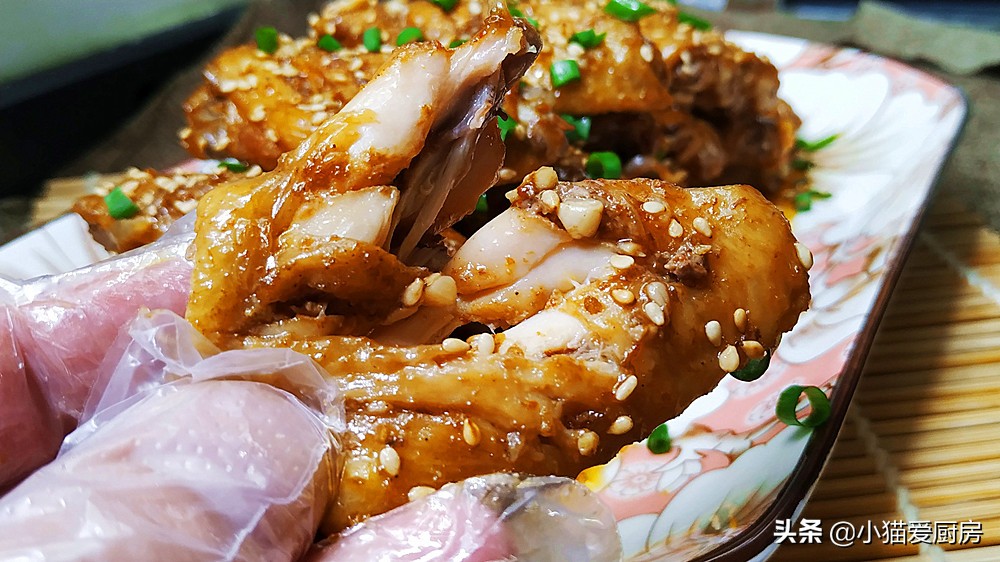 圖片[1]-小貓用電飯煲做2斤雞翅 不炸不煮不炒 雞翅鮮嫩 2個(gè)人沒(méi)夠吃-起舞食譜網(wǎng)