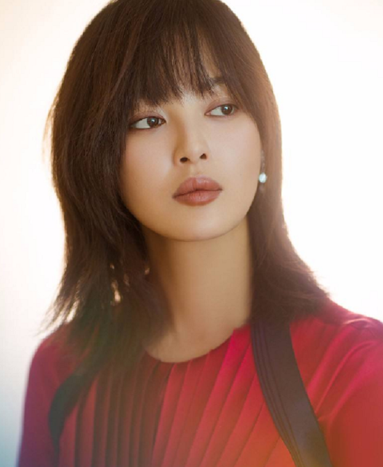 辛芷蕾一身健身运动服,很普通的套装就让她穿