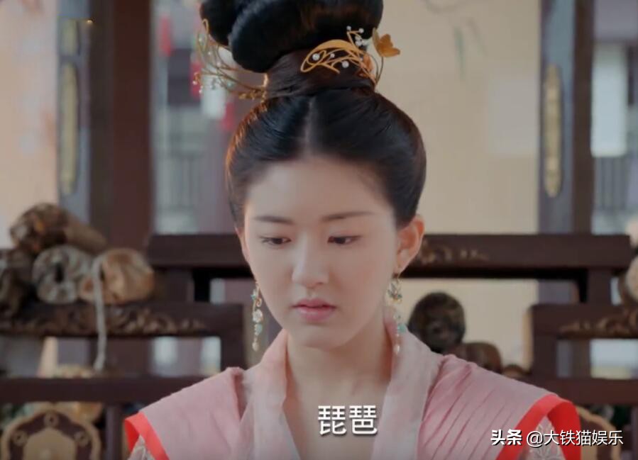 同一部剧中，当女配和女主造型一样，就很考验