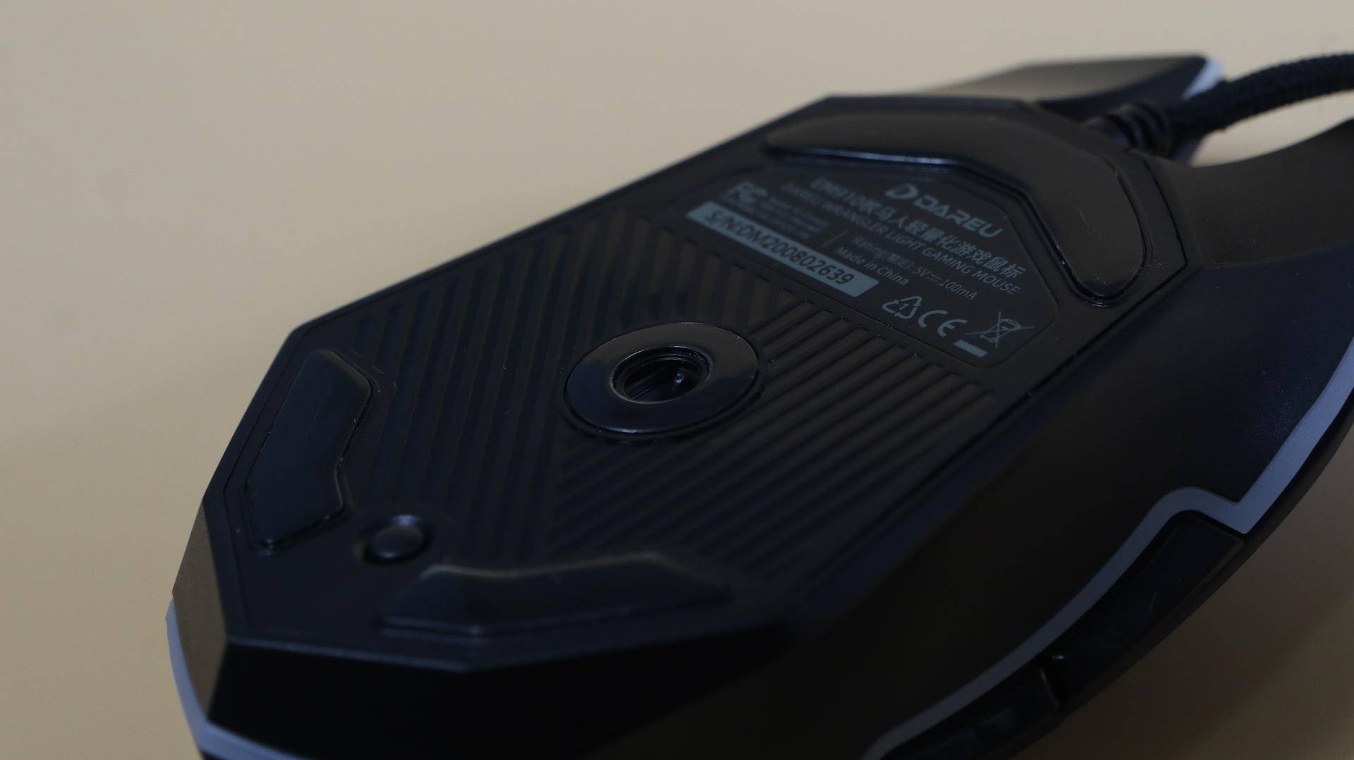 手感好，还很轻。体验达尔优牧马人EM910轻量化鼠标