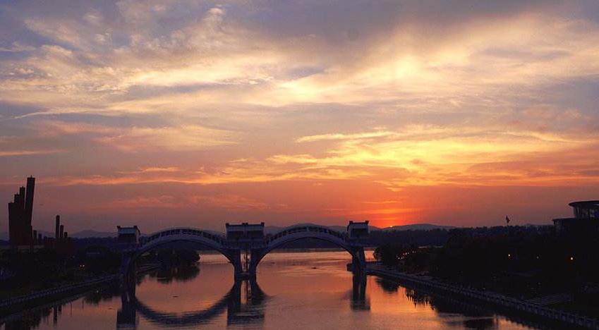 形容夕阳美景的句子 描写夕阳晚霞唯美句子图片