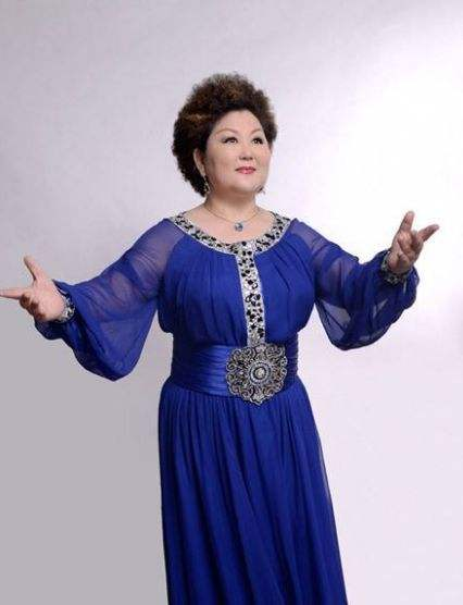 吉祥三宝过去14年：爸爸逝世，妈妈隐退，演女儿