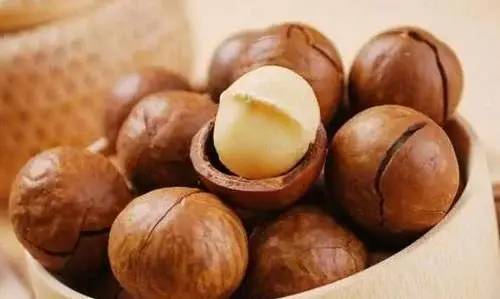 夏威夷果上的裂缝是人工加上去的吗？答案可能