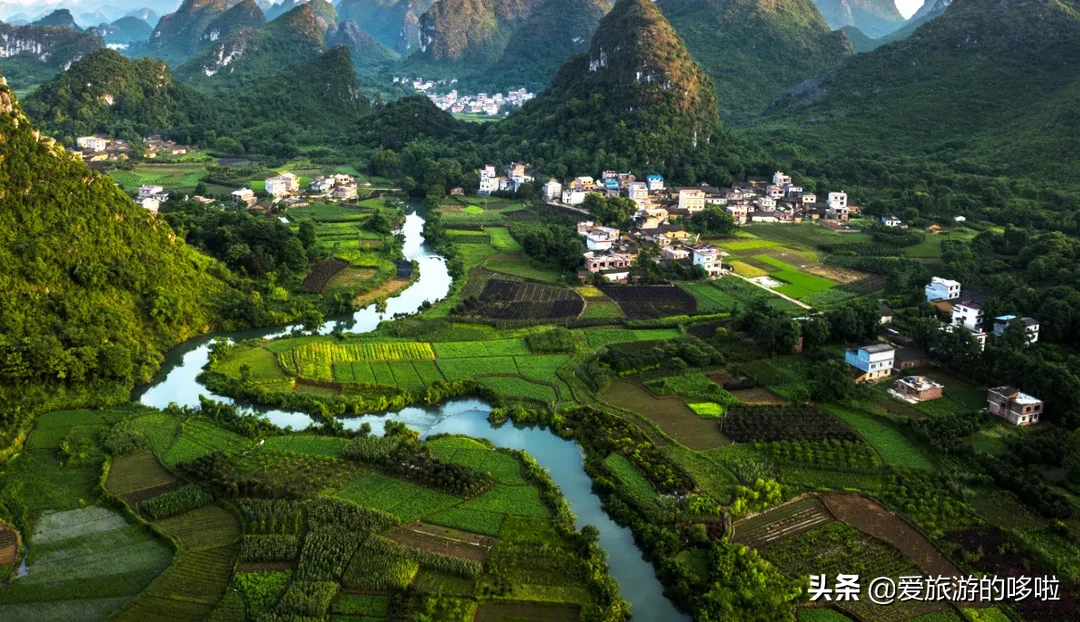 The best place to travel in October-November, the late autumn tour bus is about to depart