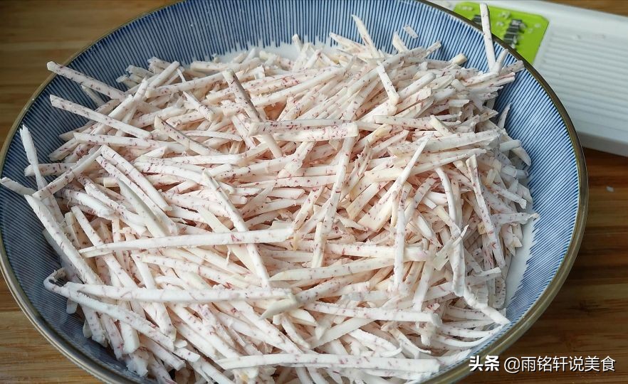 芋头糕我家三天两头的吃，比饭店做的还好吃，吃一次就念念不忘