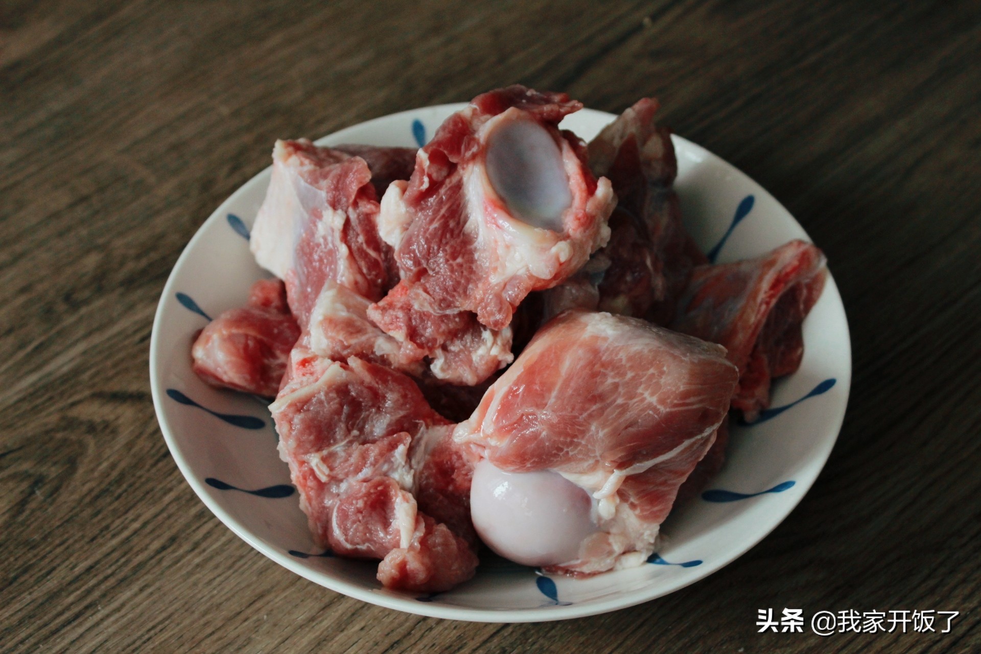 天冷后，在家做酱棒骨，比排骨吃着过瘾，都不好意思说吃了几碗饭