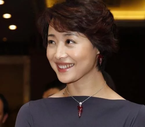 她是张若昀继母,25岁结婚,35岁嫁五婚男,42岁与第一任丈夫复合