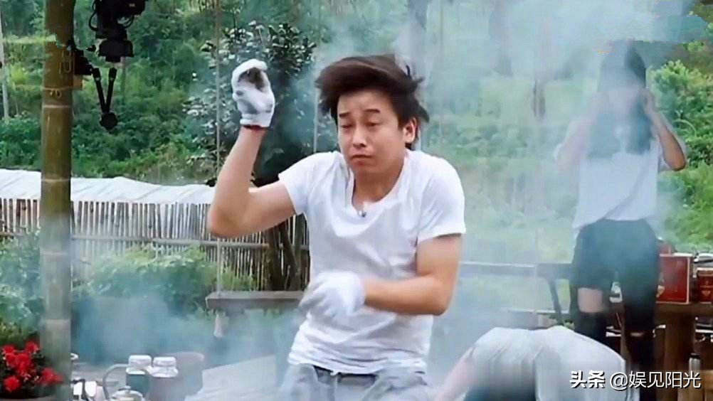 《向往的生活》：不愿洗澡还不换衣服，彭昱畅是真把这节目当家了