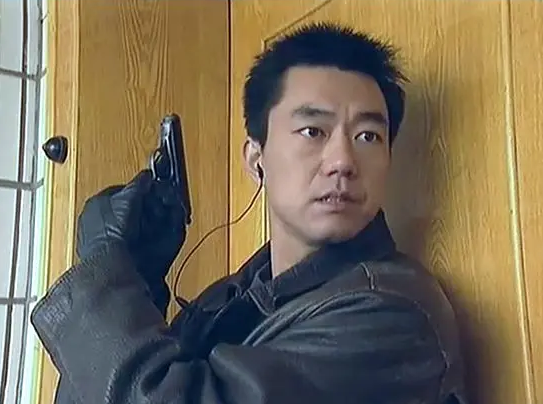 改编自金盾奖作品，开播就上热搜，《三叉戟》你真的看懂了吗？