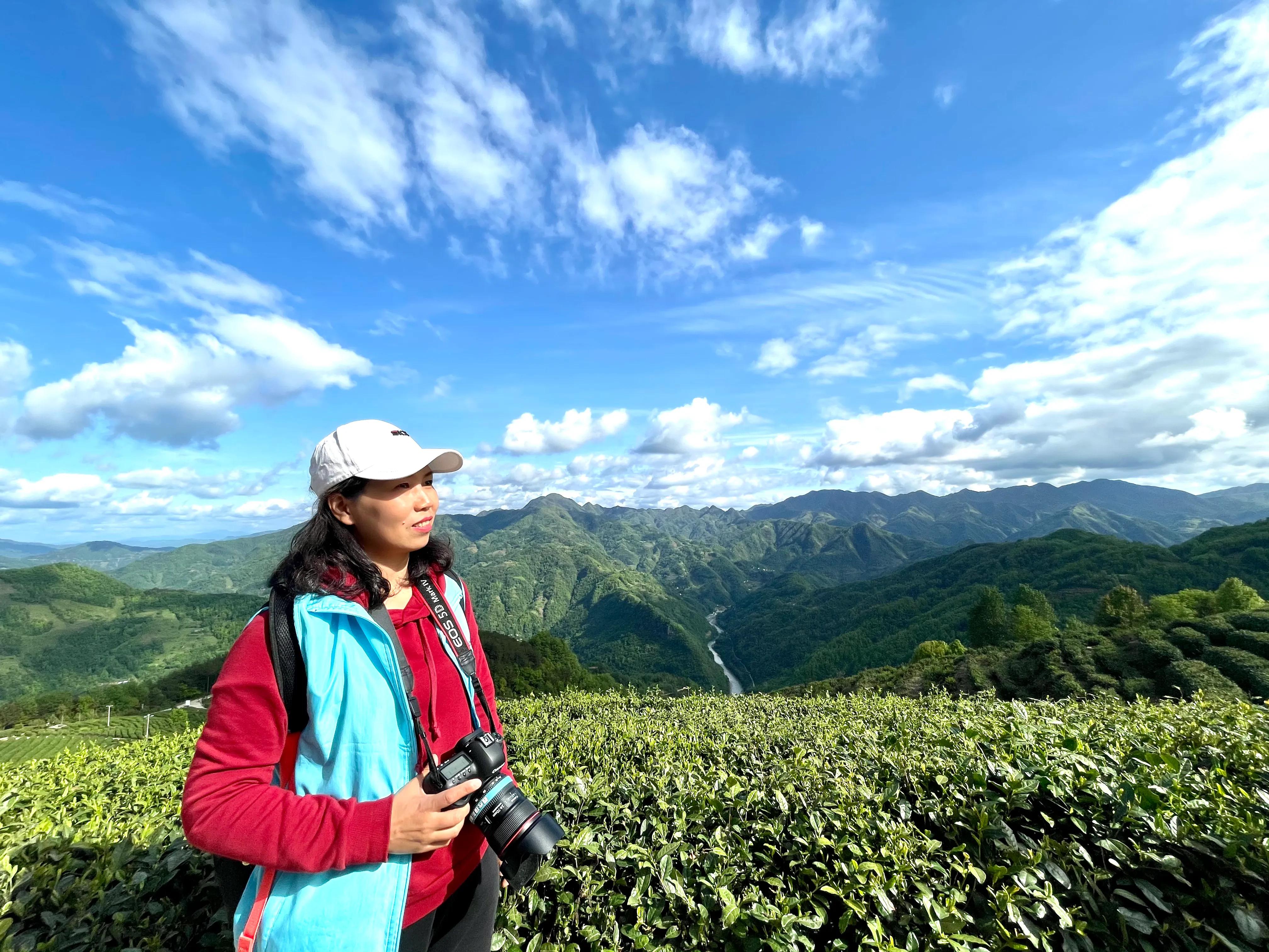 生態(tài)鎮(zhèn)巴，名茶之鄉(xiāng)，在鎮(zhèn)巴最美茶園采茶、品茗、觀(guān)云海