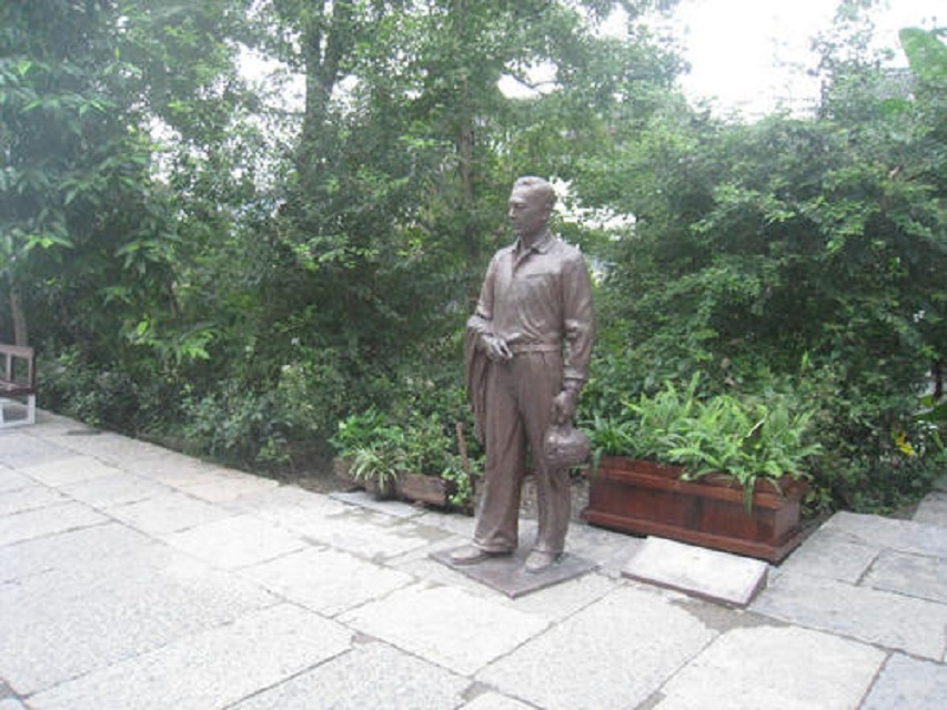 1963年，徐廷泽驾机投诚大陆，获奖黄金2500两，被周总理接见