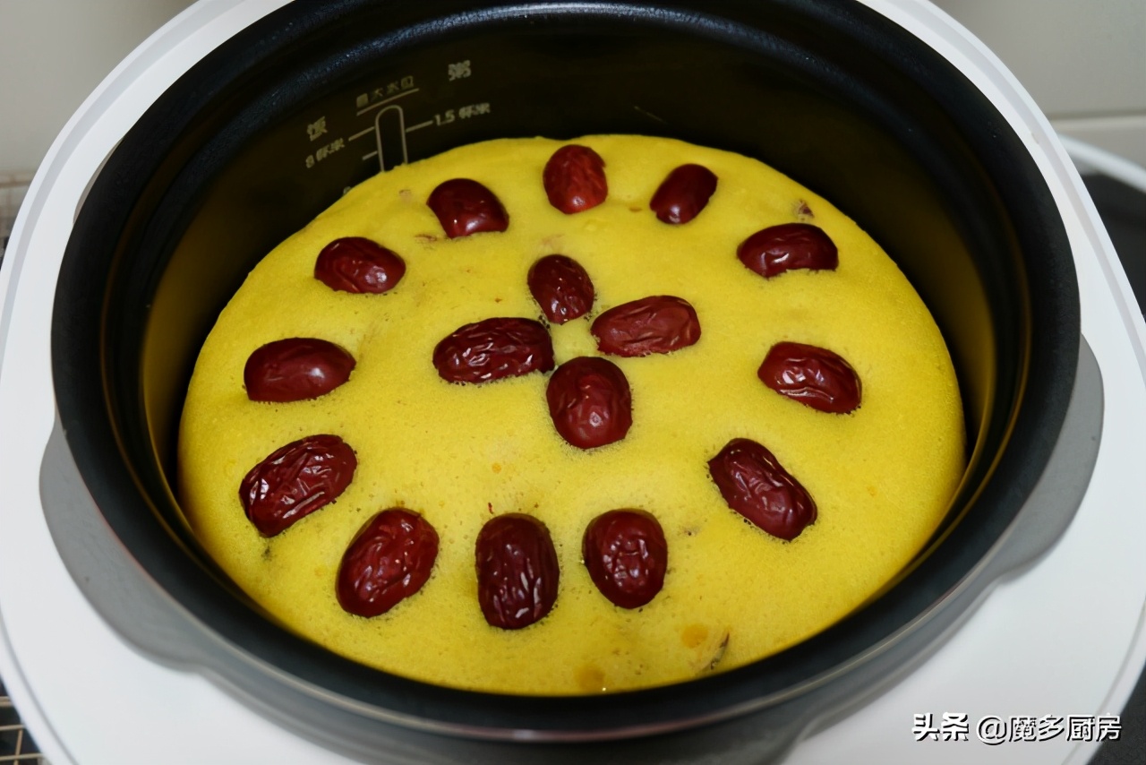 早餐蛋糕自己做，用料簡單做法更簡單，不用烤箱更輕鬆，香甜美味