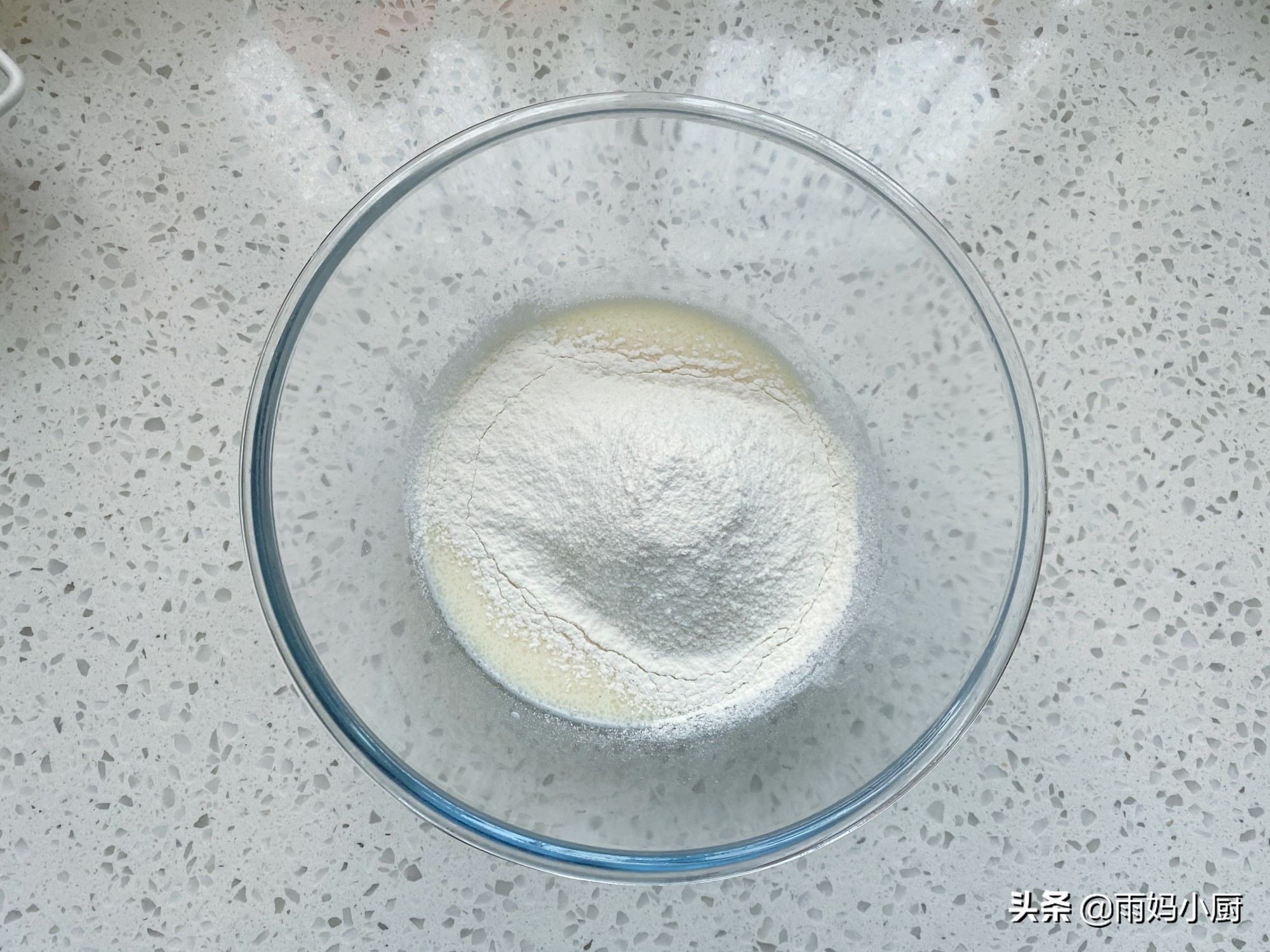 過年，想吃蛋糕自己做，1次成功不回縮不開裂，鬆軟美味又健康