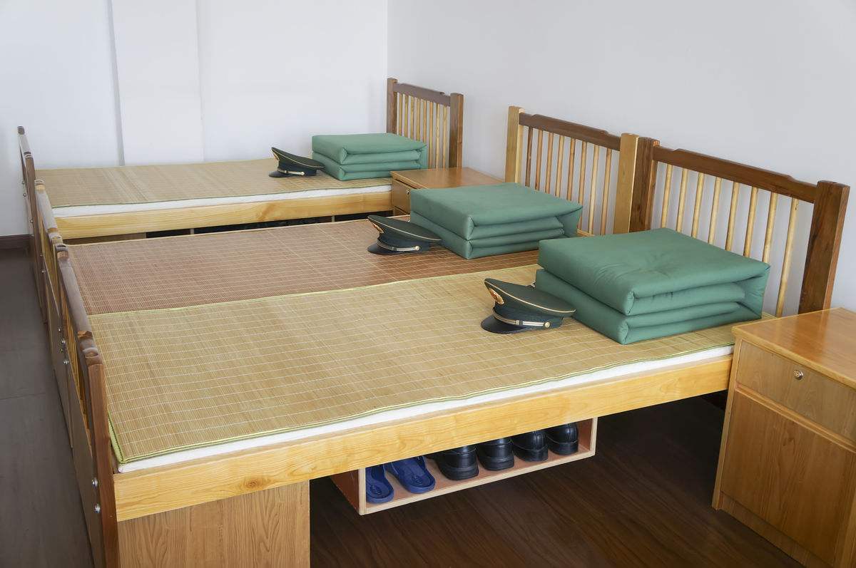 中国军人叠的被子就像“豆腐块”，那么印度士