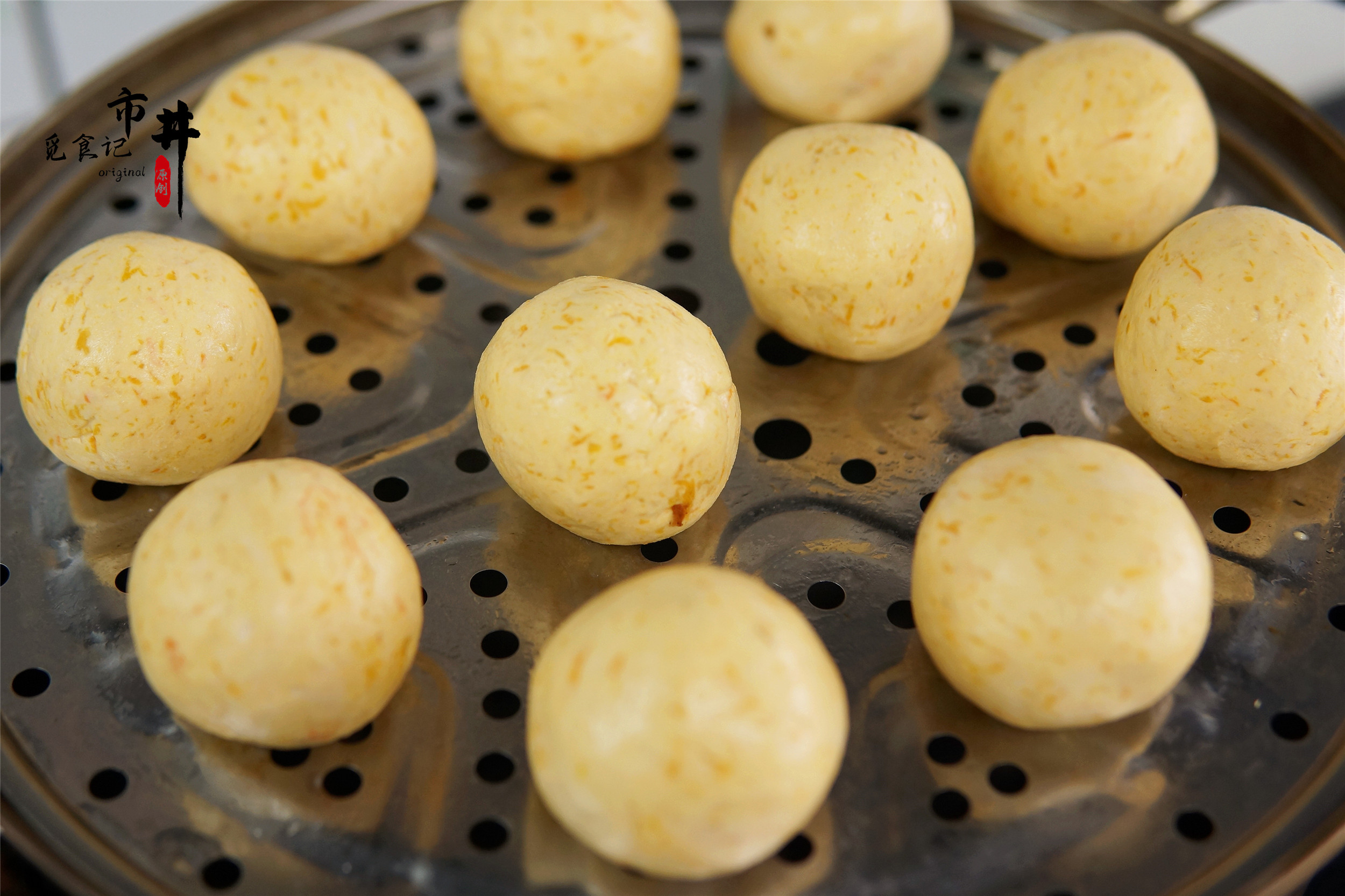 一塊南瓜，半碗糯米粉，簡單一蒸，香甜彈牙，吃一次就愛上了