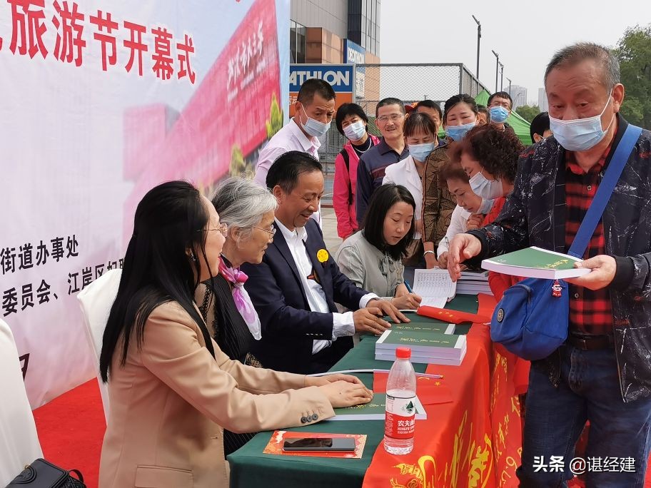 最美塔子湖首届美食文化旅游节开幕式；《民医侯立新》新书签发