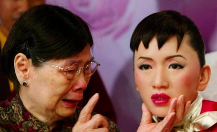 梅艳芳妈妈：每月就那么点生活费够干啥，让我