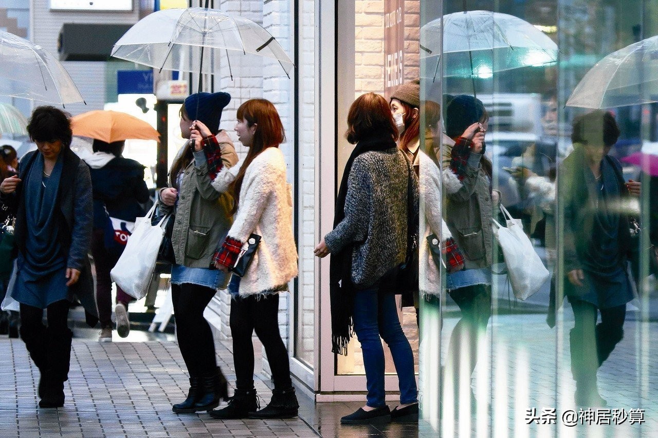 年薪600万依旧热衷「优衣库」，日本女性的消费观怎么了？