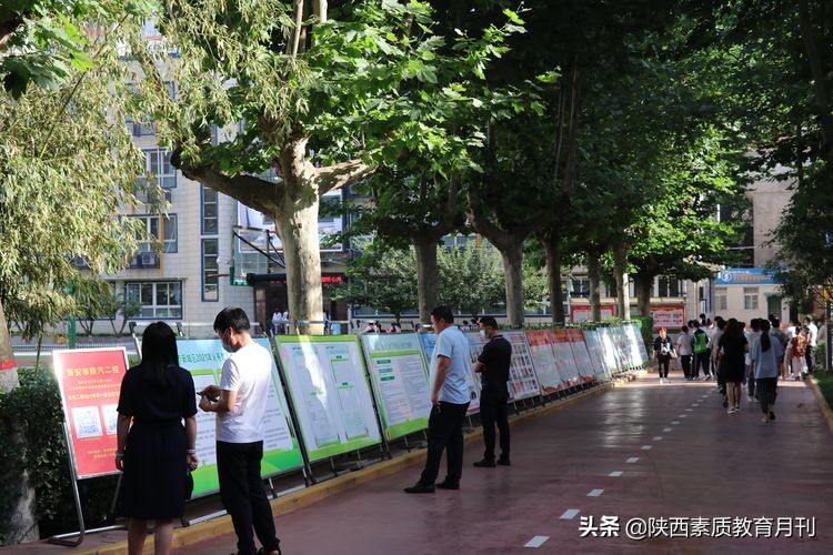 陜汽二校中學(xué)部舉辦校園開放日活動(圖2) 陜汽二校中學(xué)部舉辦校園開放日活動(圖2)