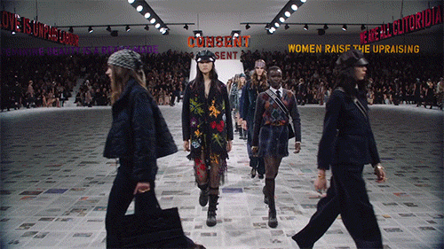2020巴黎时装周，秋冬时尚被“格子”占领，40岁女人学起来