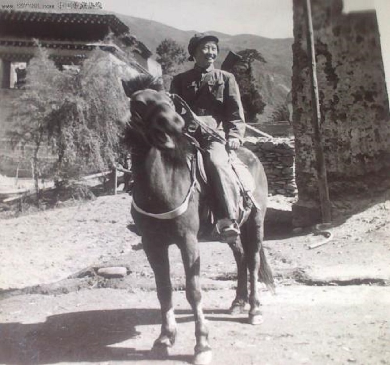 湖北一七旬农妇去世，28年后孙子收拾遗物，无意