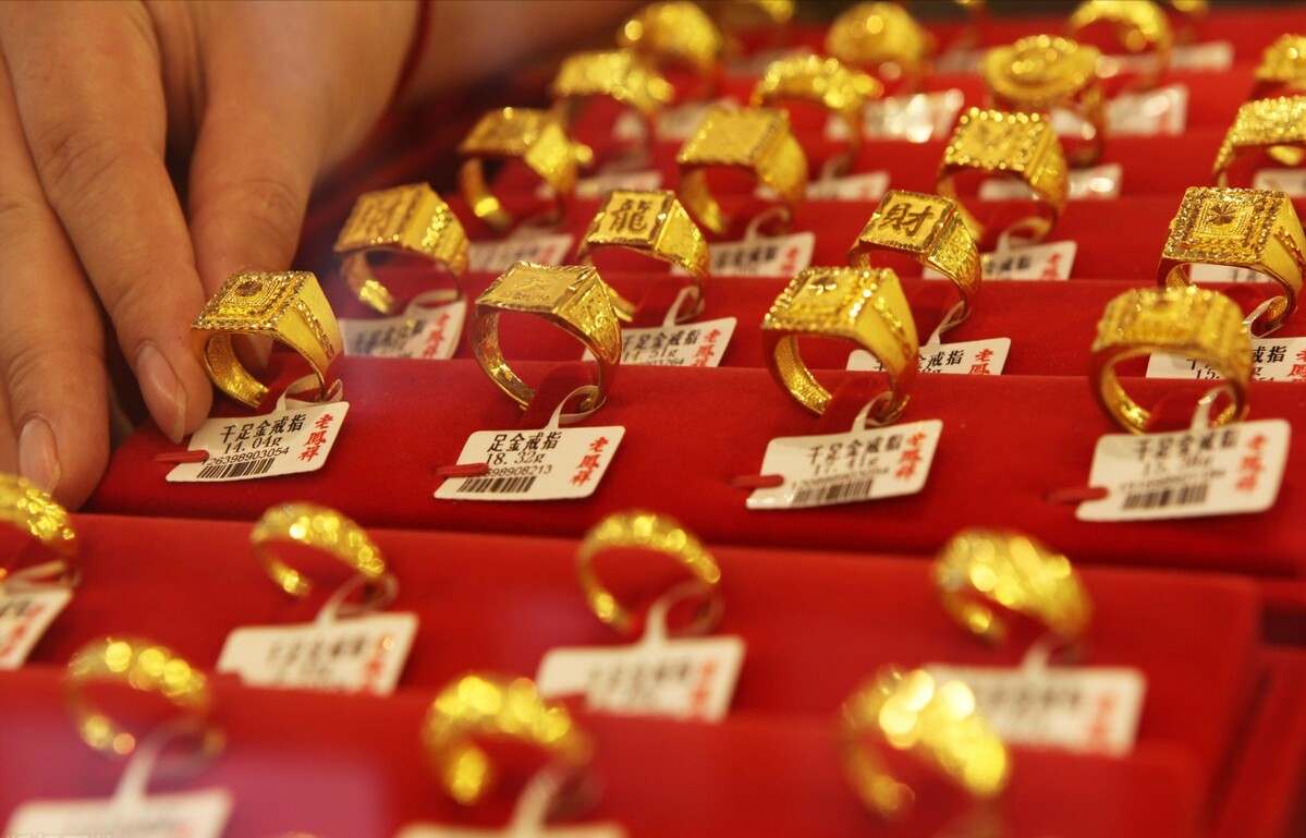 黄金手饰金价暴降：21年8月27日周大福、老庙、莱百等最新金价表