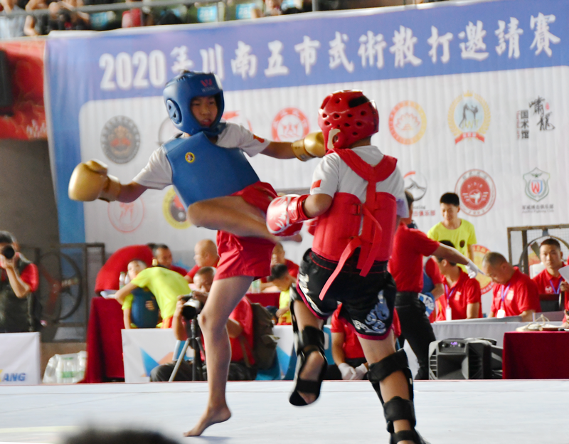 武术  搏击  比赛  四川|挖掘武术人才、预热成都大运，2020川南五市武术散打邀请赛威远落幕