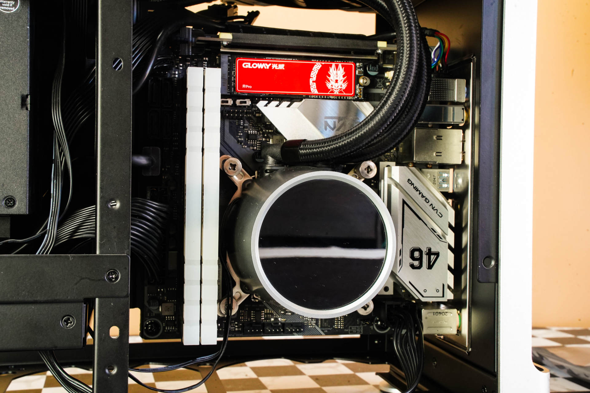 办公电脑也要高颜值，帮闺蜜组装电脑，我自己却爱了