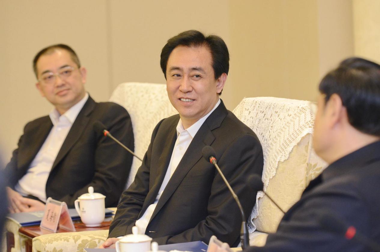 地产界富豪，国内捞金1000亿后，为何只给美国捐