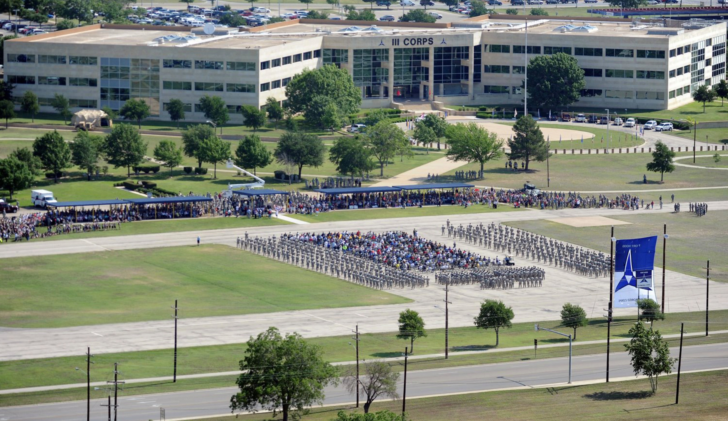 美军妙龄女兵在基地内惨死，涉事者多达14人，美