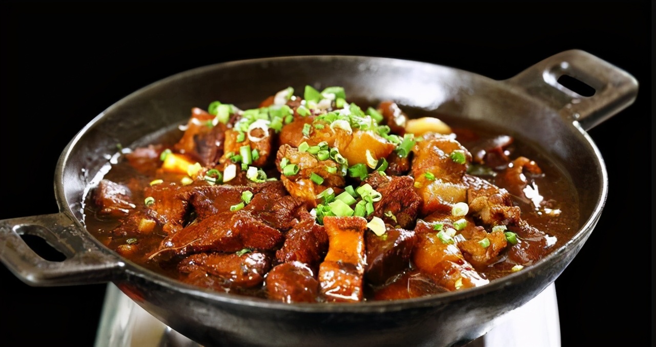 今天我们就来和大家分享一下,炖肉时候放盐的小细节,也就是炖肉的时候