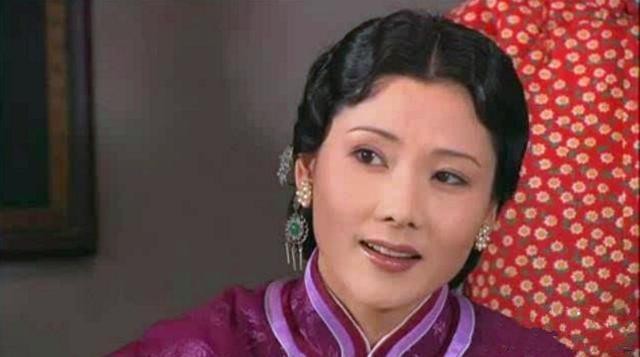 何赛飞年轻时倾国倾城：25岁嫁初恋，32年无绯闻
