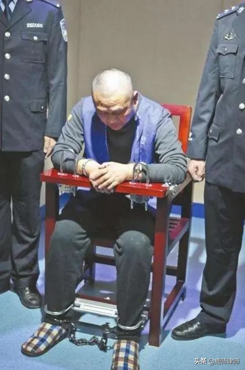 最嚣张的逃犯：潜逃16年，娶4个妻子生12个孩子，