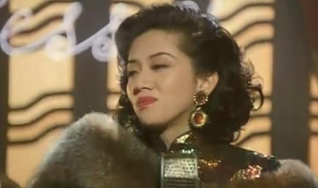 2003年梅艳芳去世，阿叻为爱绝食，7天后追随她而