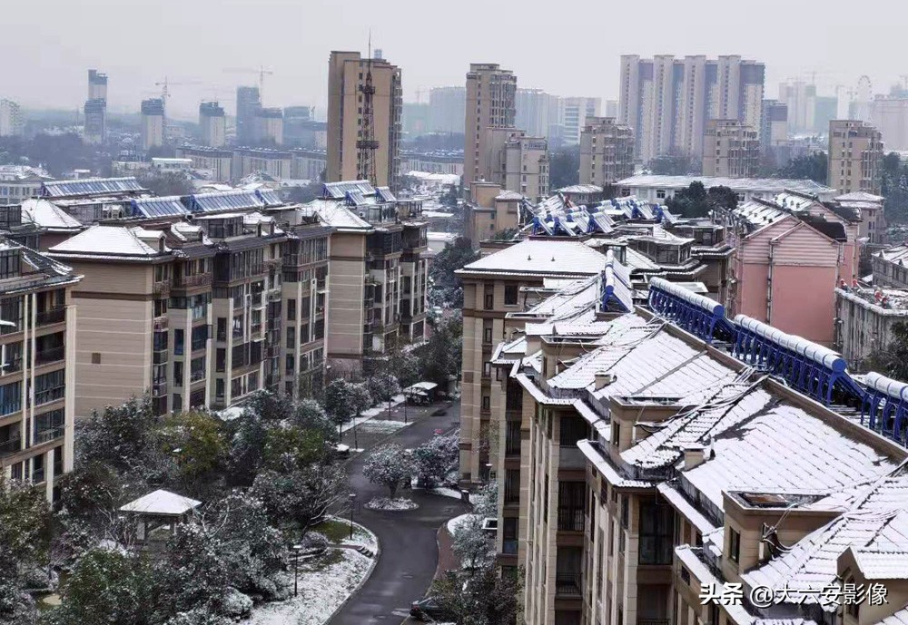 6 how: Heavy snow flies violently greet New Year, the Xue Jingtai in cameraman camera lens is beautiful