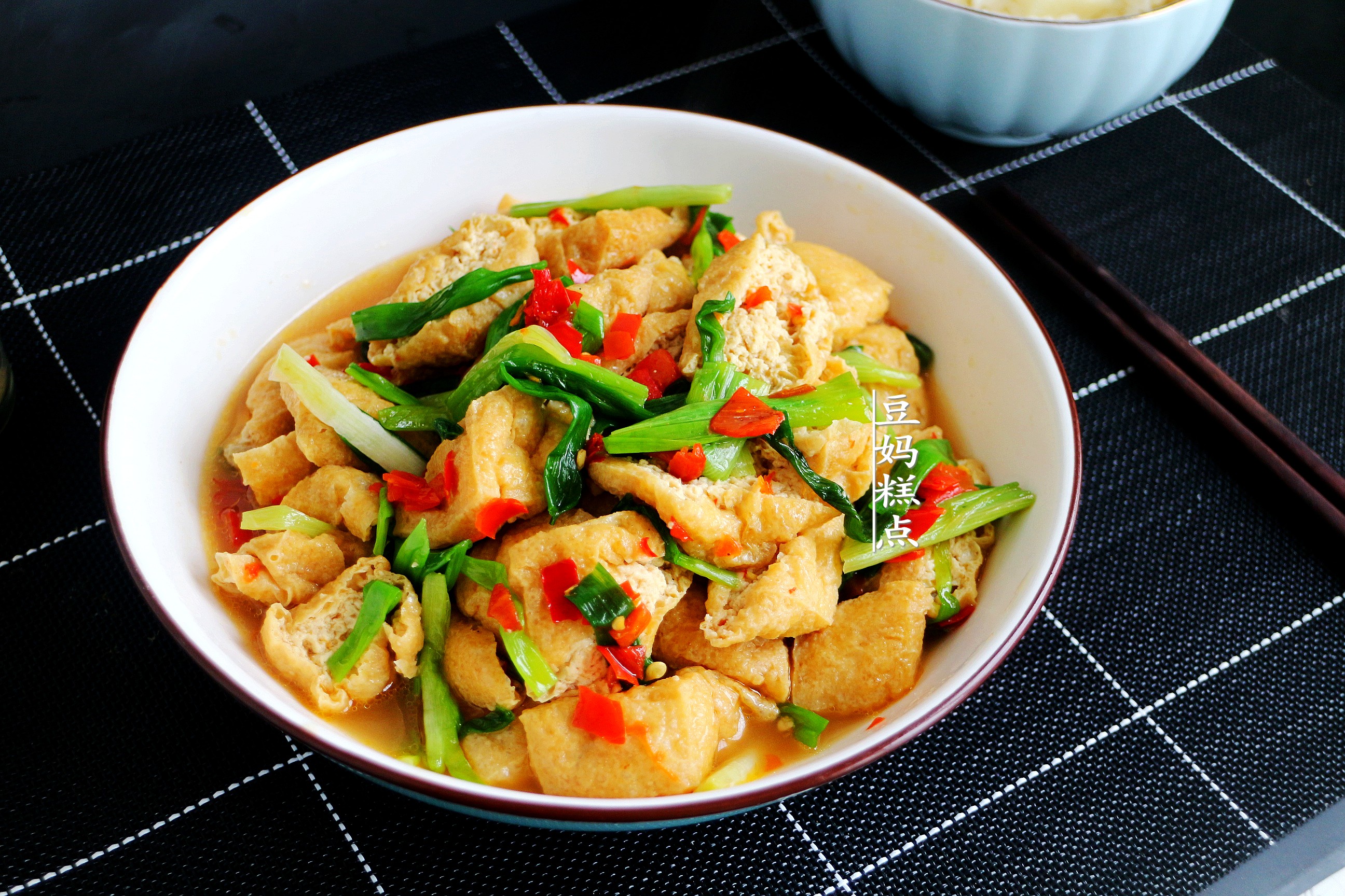 油豆腐泡怎麼炒才好吃？ 這樣做，5分鐘上桌，簡單又下飯